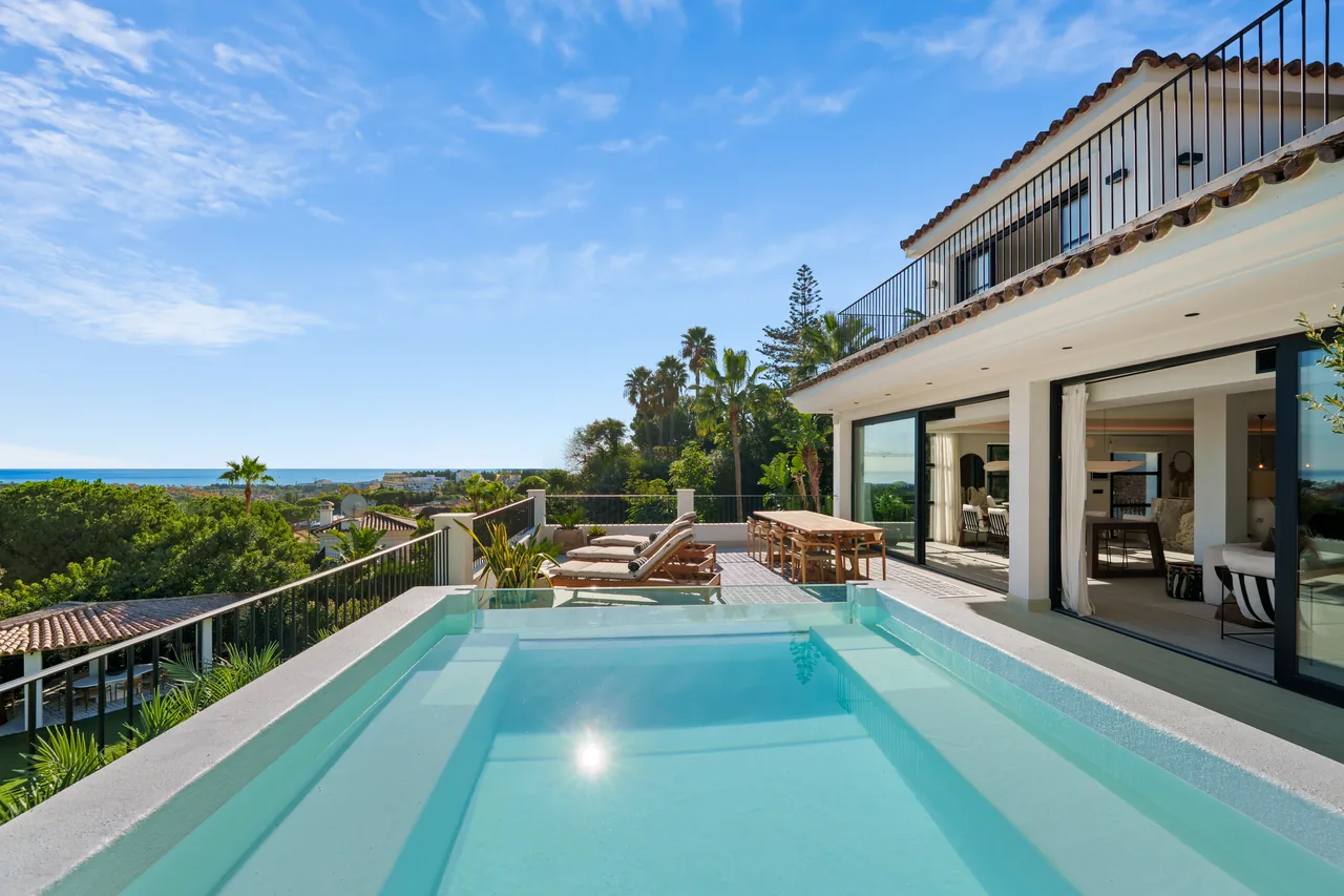 6-bedroom villa in Nueva Andalucia with private pool and private garden — image 43