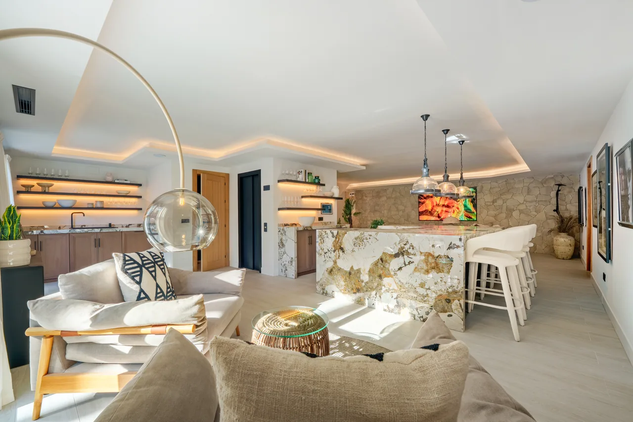 6-bedroom villa in Nueva Andalucia with private pool and private garden — image 47