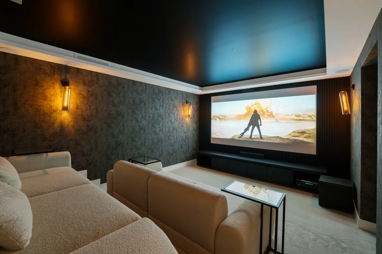 6-bedroom villa in Nueva Andalucia with private pool and private garden — image 48
