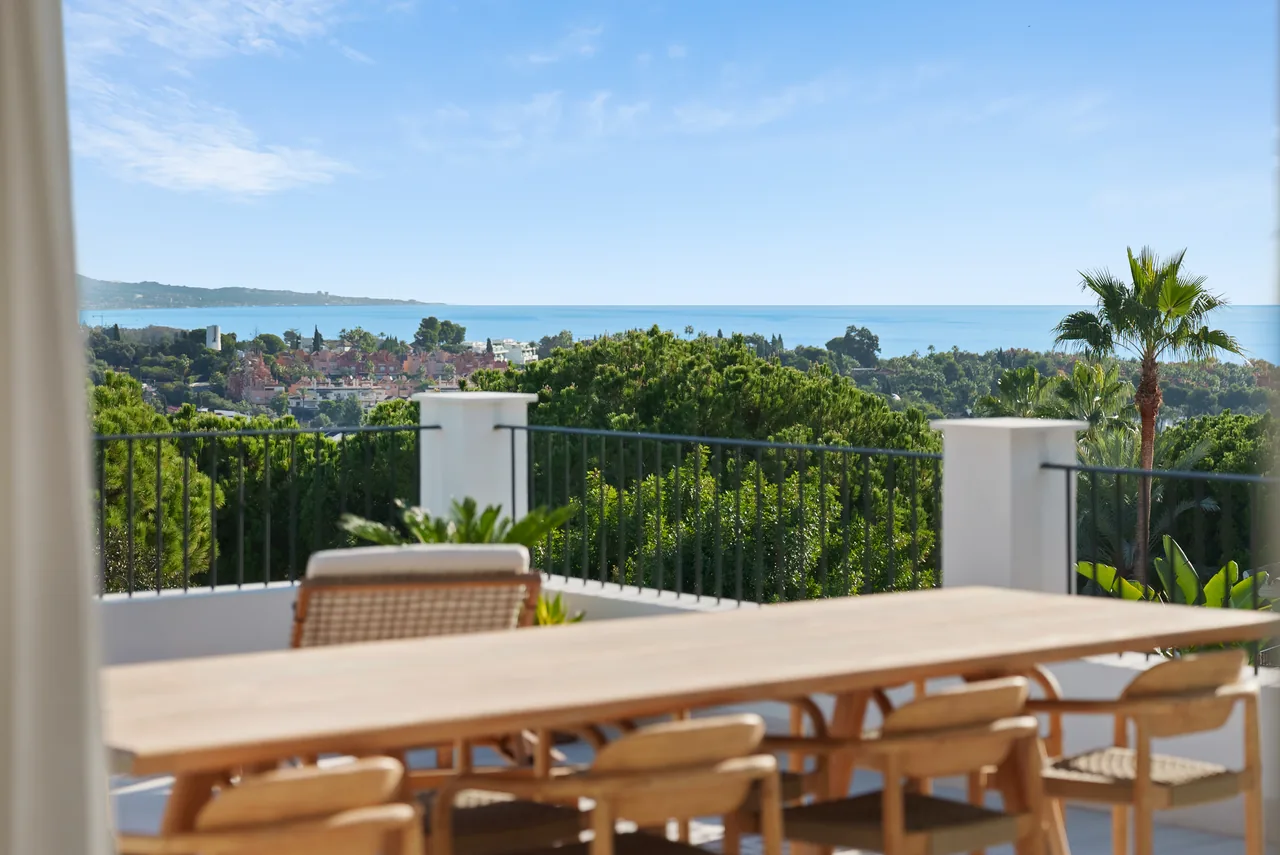 6-bedroom villa in Nueva Andalucia with private pool and private garden — image 49