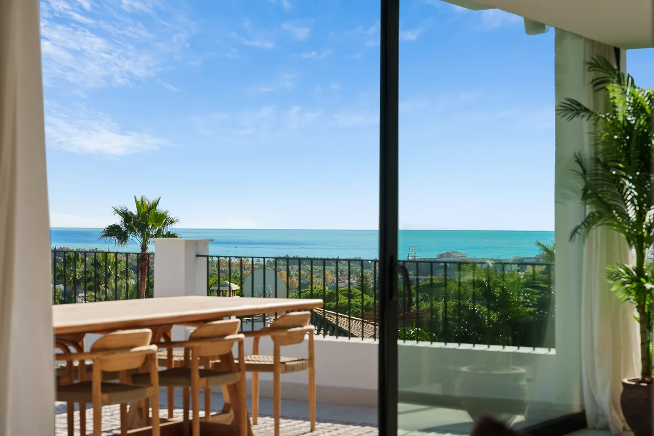 6-bedroom villa in Nueva Andalucia with private pool and private garden — image 52