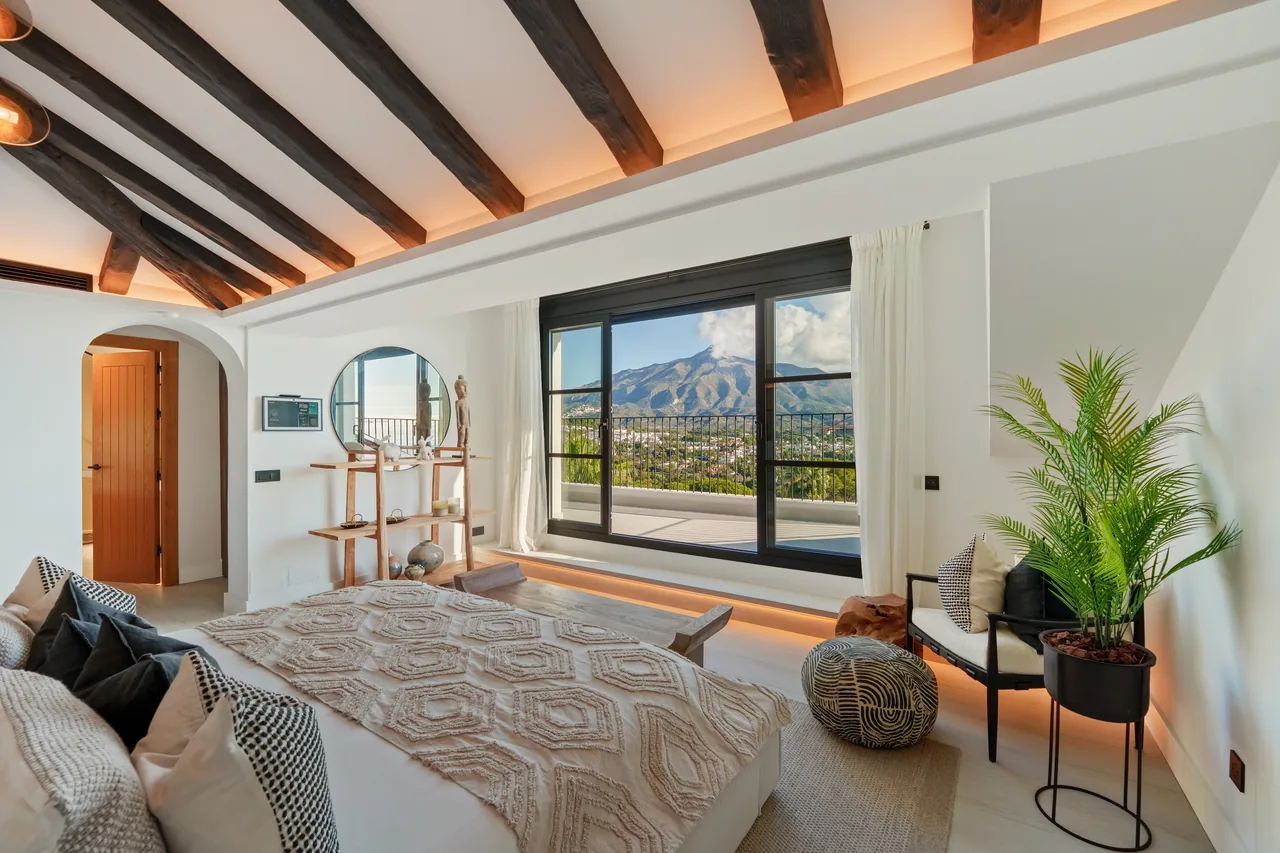 6-bedroom villa in Nueva Andalucia with private pool and private garden — image 55