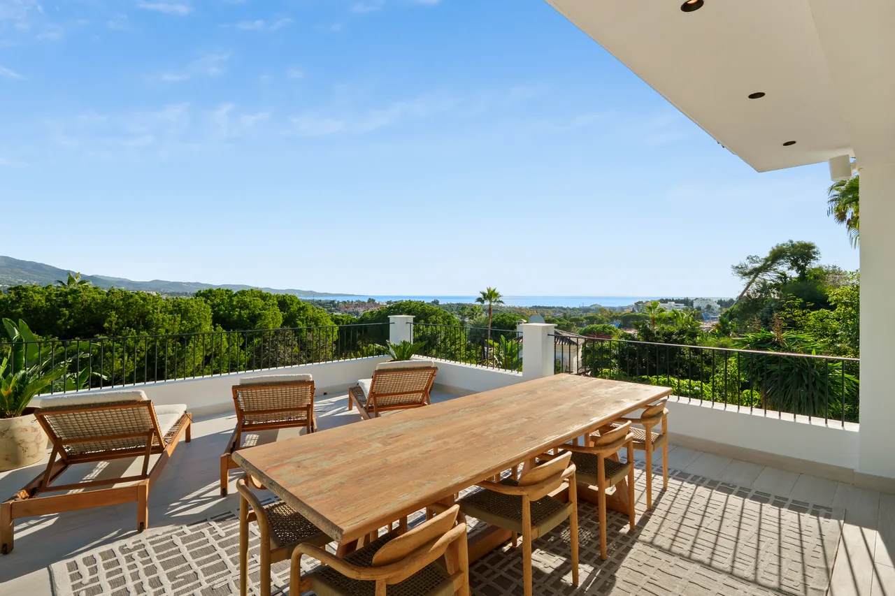 6-bedroom villa in Nueva Andalucia with private pool and private garden — image 56