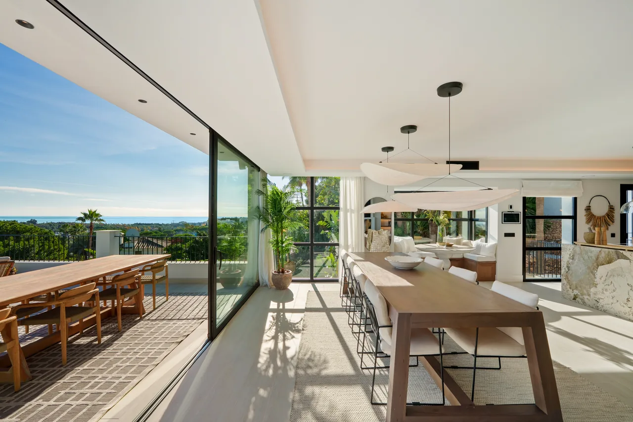 6-bedroom villa in Nueva Andalucia with private pool and private garden — image 58