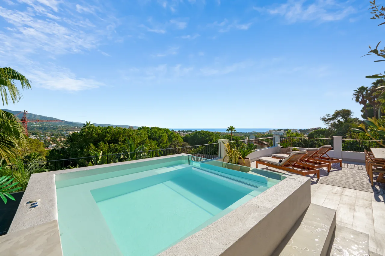 6-bedroom villa in Nueva Andalucia with private pool and private garden — image 64