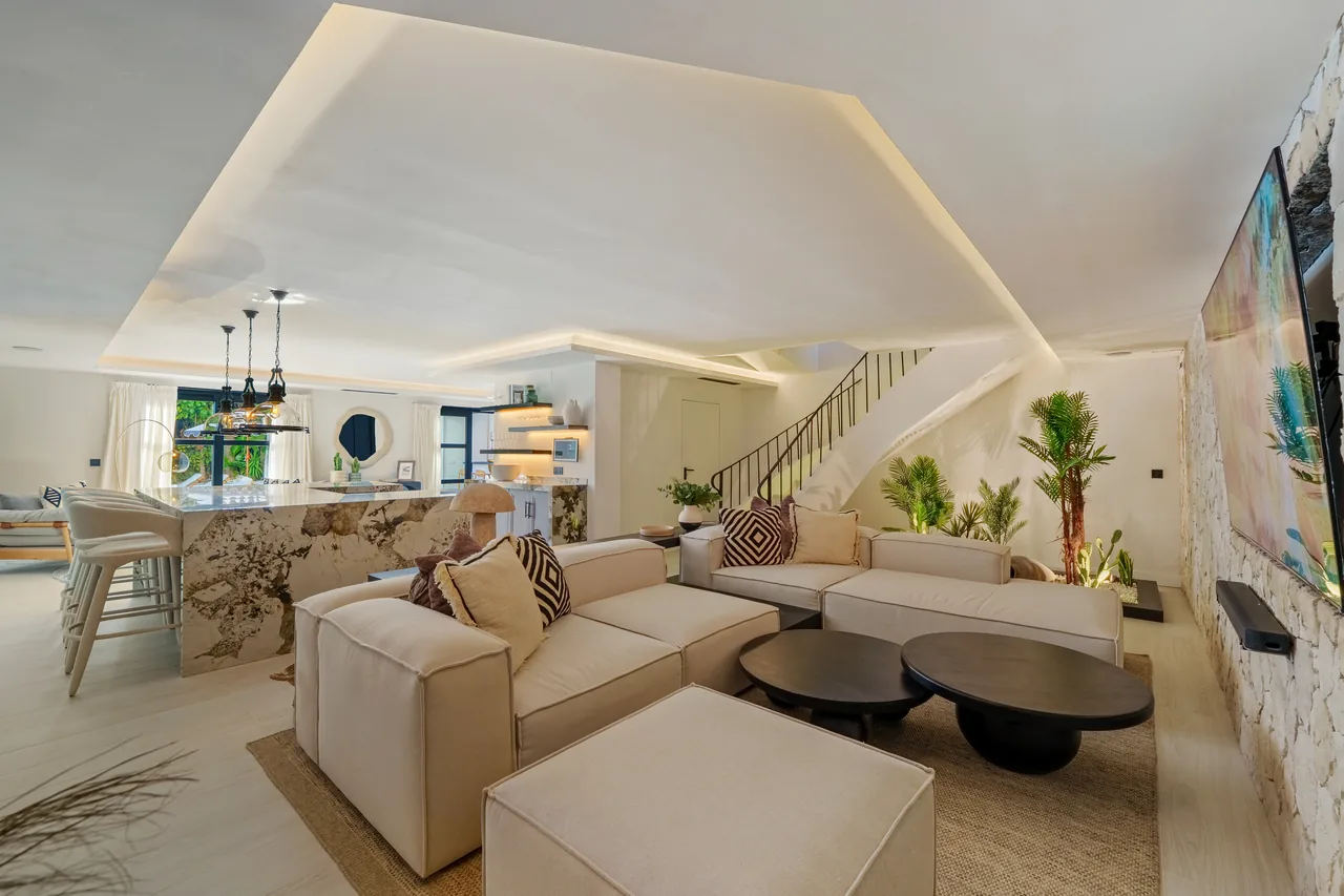 6-bedroom villa in Nueva Andalucia with private pool and private garden — image 68