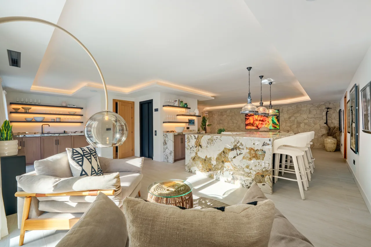6-bedroom villa in Nueva Andalucia with private pool and private garden — image 69