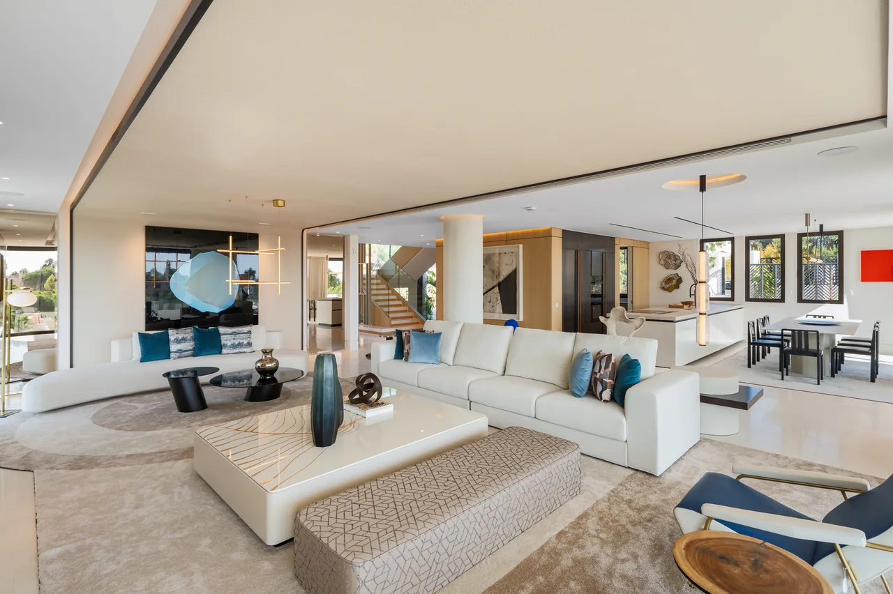 5-bedroom villa in Marbella Hill Club with private pool and private garden — image 2