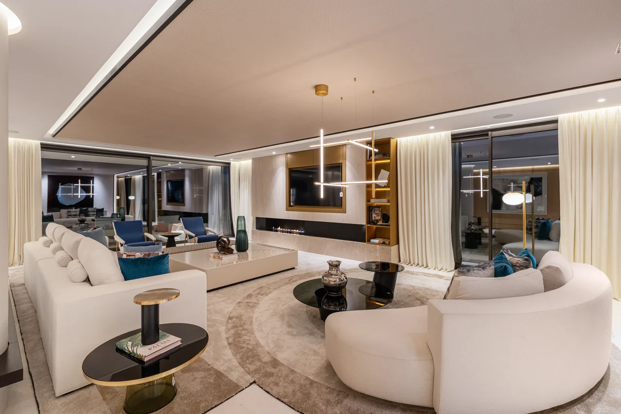 5-bedroom villa in Marbella Hill Club with private pool and private garden — image 3