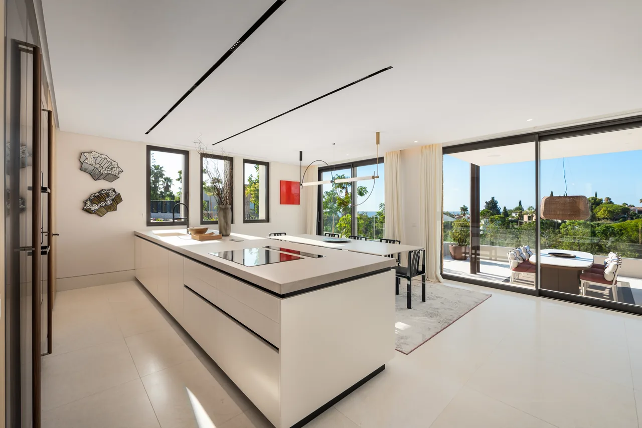 5-bedroom villa in Marbella Hill Club with private pool and private garden — image 4