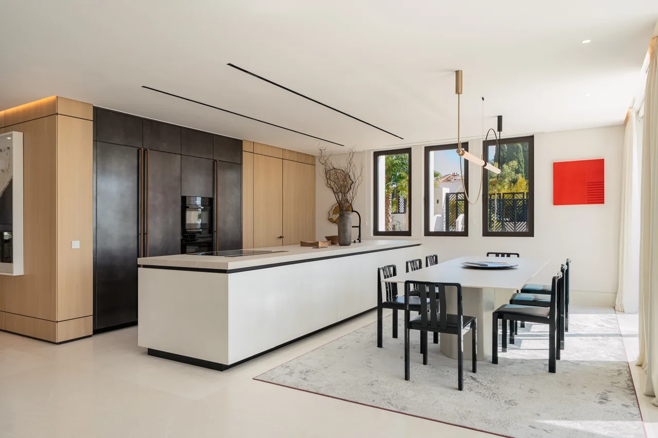 5-bedroom villa in Marbella Hill Club with private pool and private garden — image 5