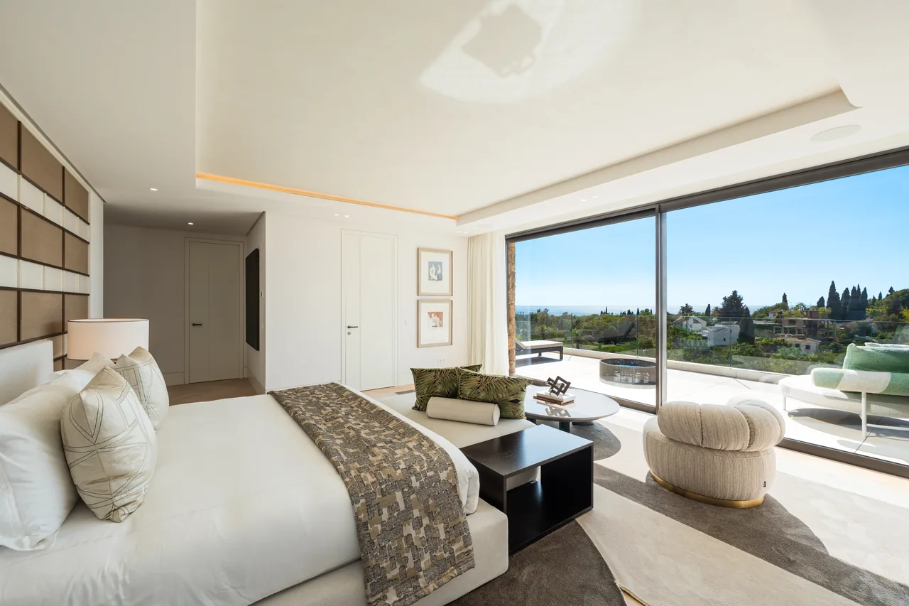 5-bedroom villa in Marbella Hill Club with private pool and private garden — image 7