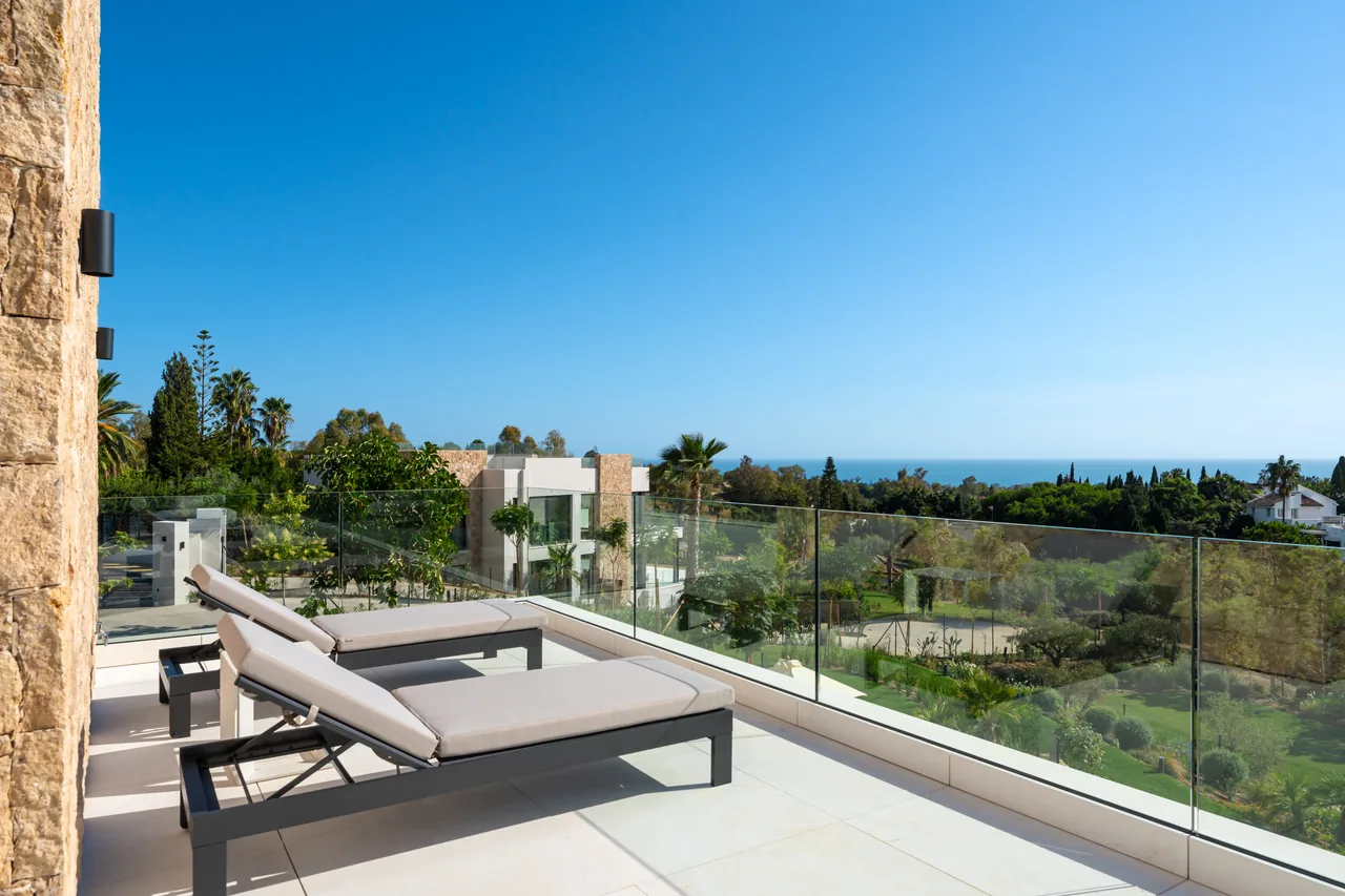 5-bedroom villa in Marbella Hill Club with private pool and private garden — image 8