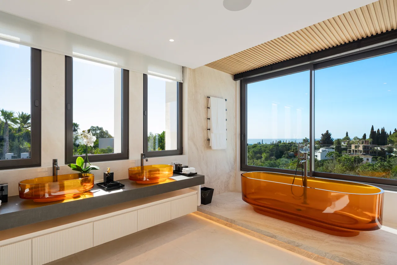 5-bedroom villa in Marbella Hill Club with private pool and private garden — image 13