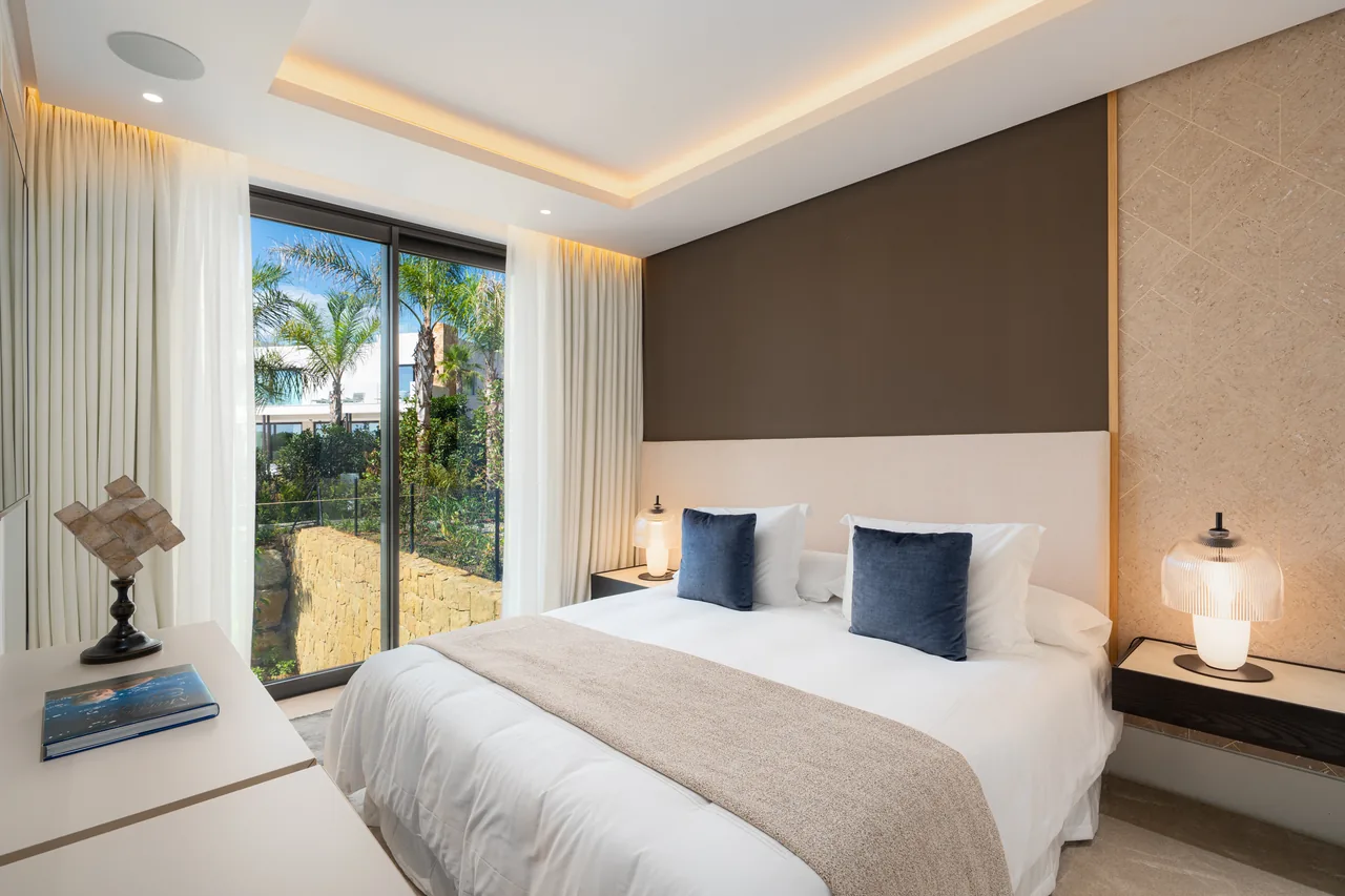 5-bedroom villa in Marbella Hill Club with private pool and private garden — image 16