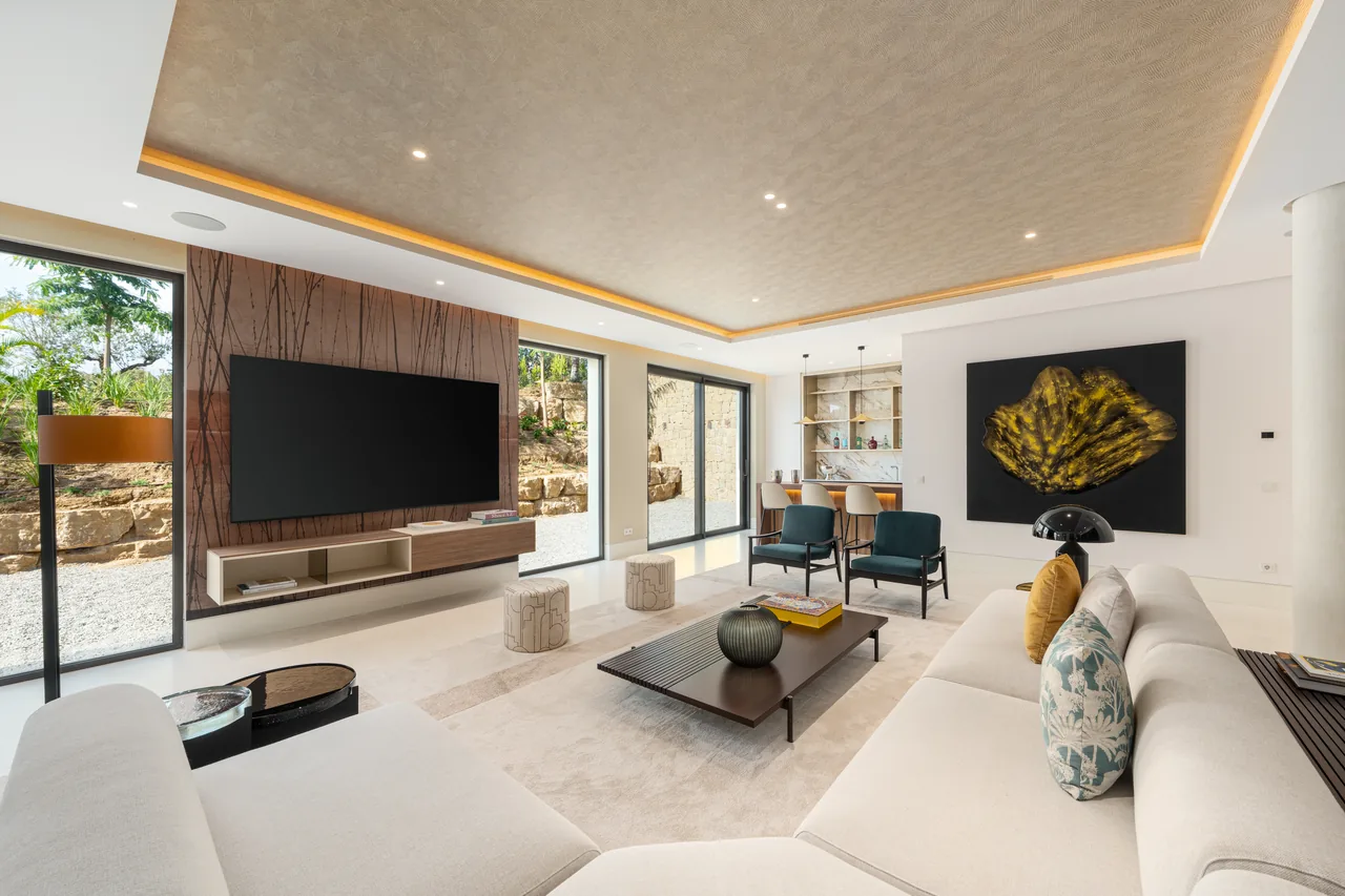5-bedroom villa in Marbella Hill Club with private pool and private garden — image 18