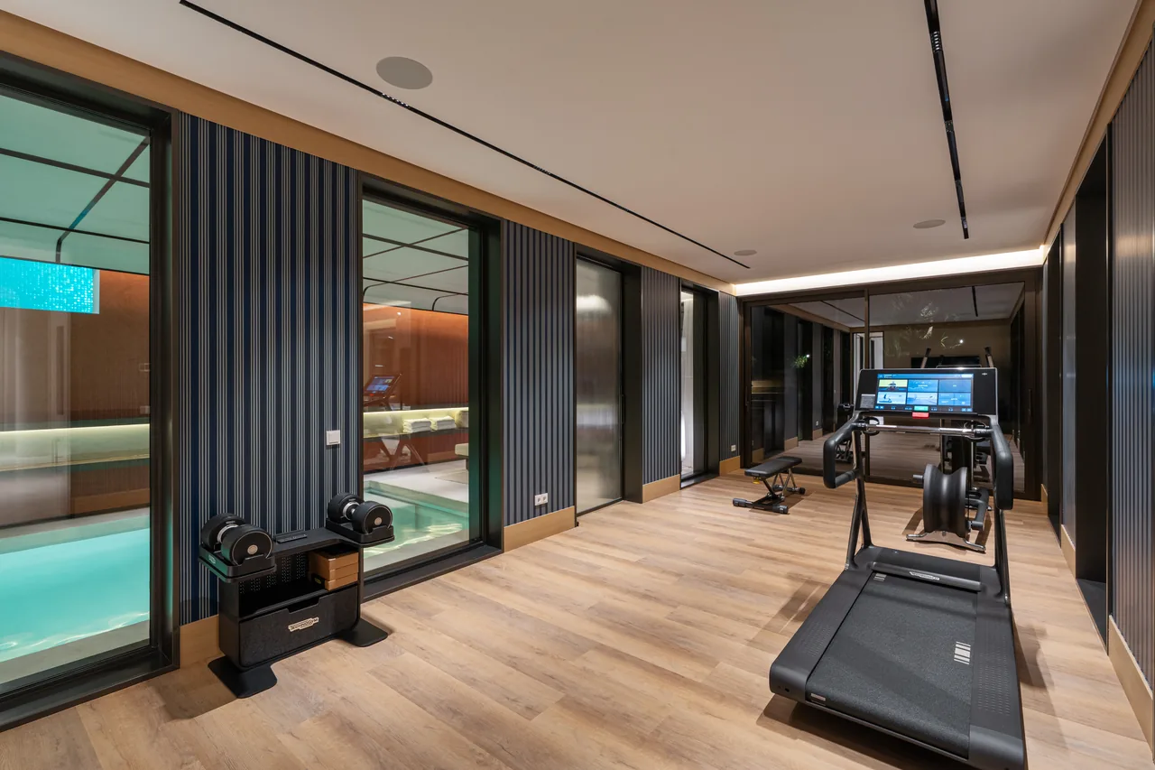 5-bedroom villa in Marbella Hill Club with private pool and private garden — image 19