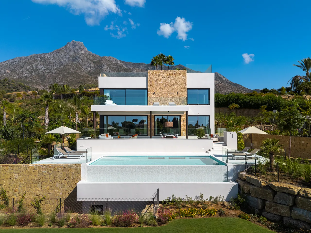 5-bedroom villa in Marbella Hill Club with private pool and private garden — image 22