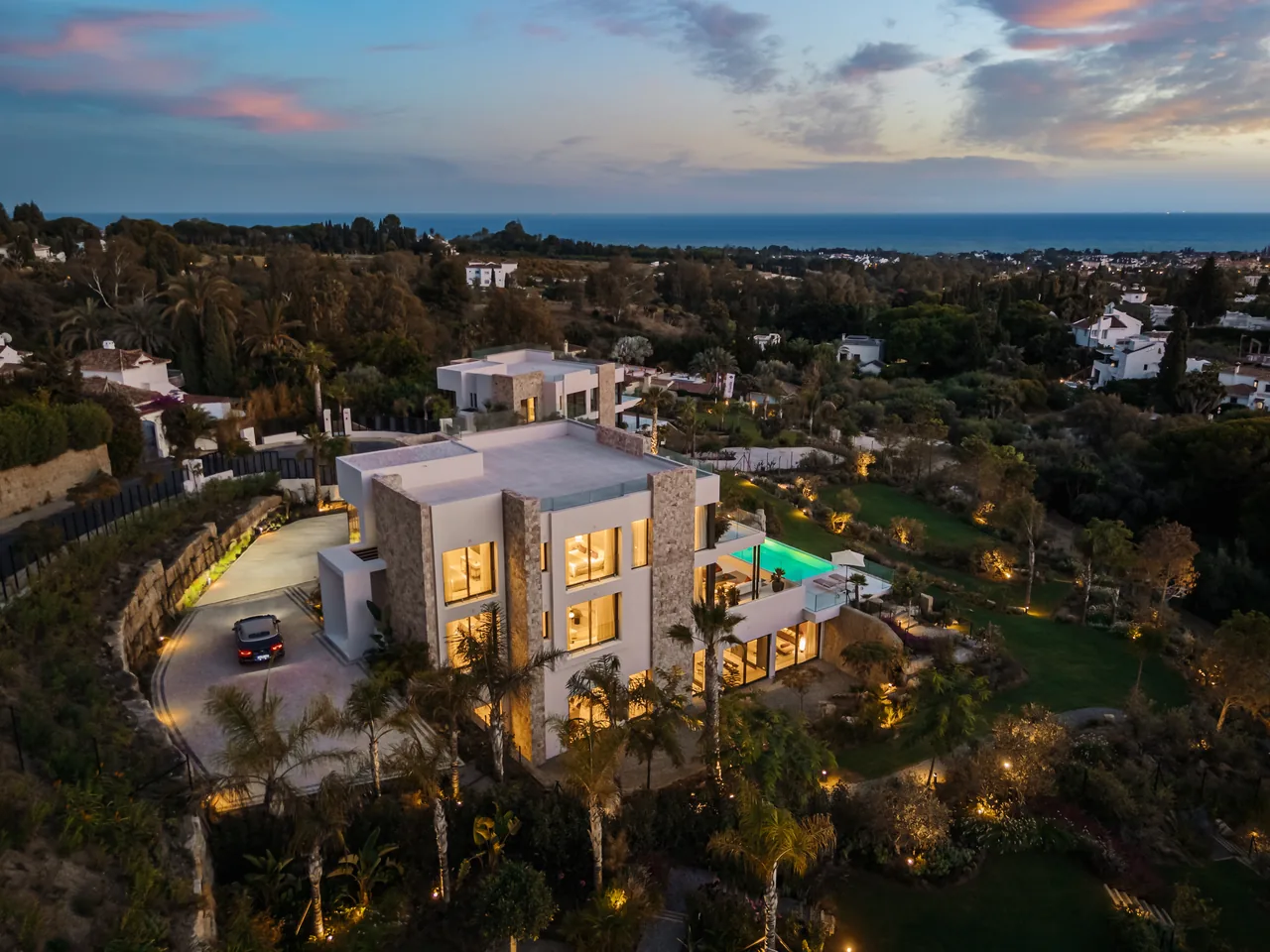 5-bedroom villa in Marbella Hill Club with private pool and private garden — image 27