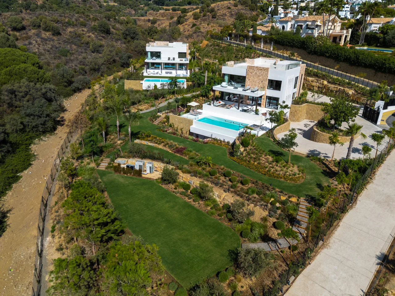 5-bedroom villa in Marbella Hill Club with private pool and private garden — image 29