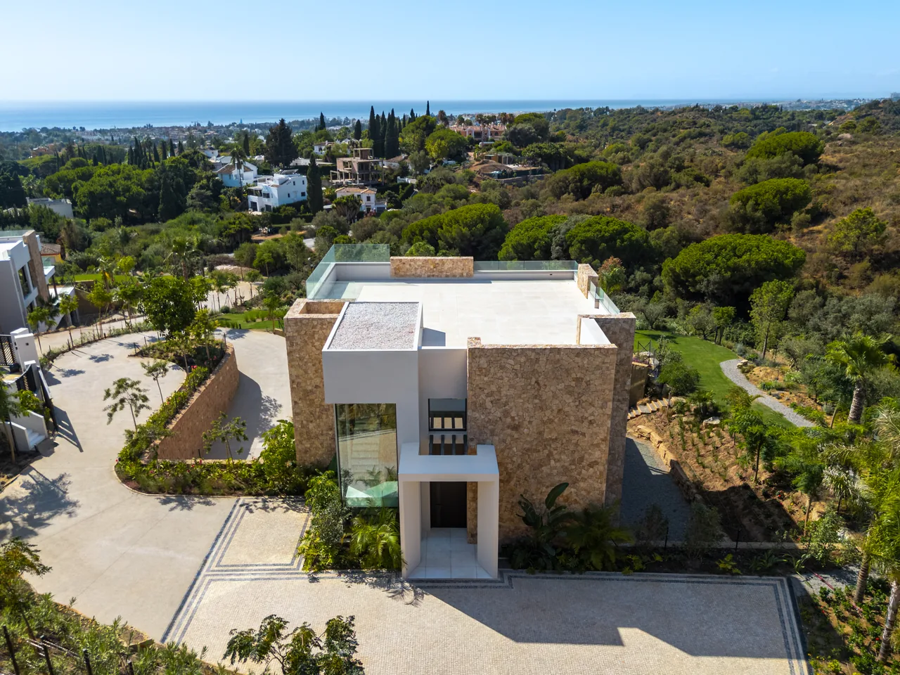 5-bedroom villa in Marbella Hill Club with private pool and private garden — image 30