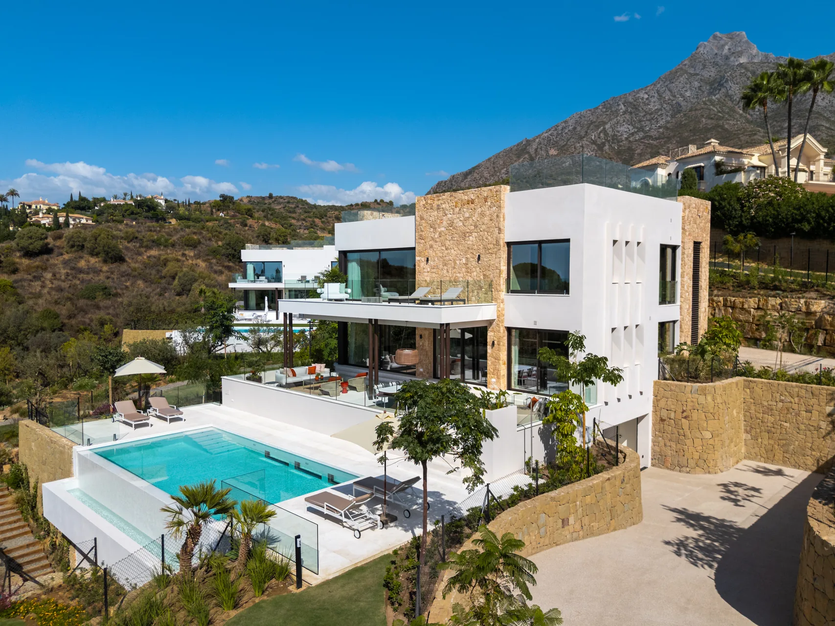 5-bedroom villa in Marbella Hill Club with private pool and private garden — image 34