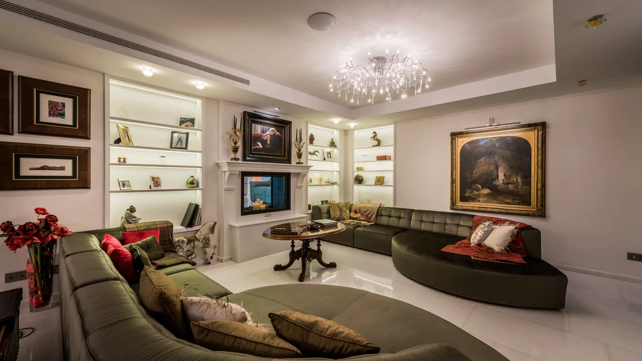 6-bedroom villa in La Cerquilla with private pool and private garden — image 2