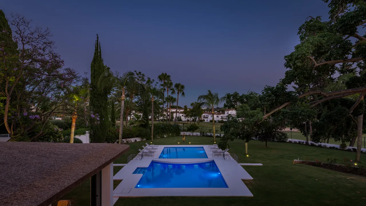 6-bedroom villa in La Cerquilla with private pool and private garden — image 6