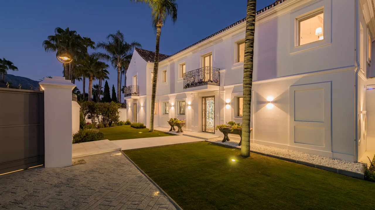 6-bedroom villa in La Cerquilla with private pool and private garden — image 11