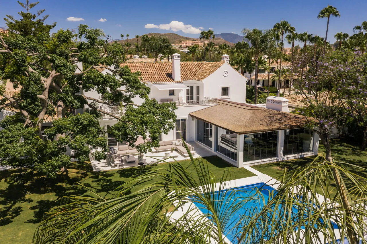6-bedroom villa in La Cerquilla with private pool and private garden — image 17