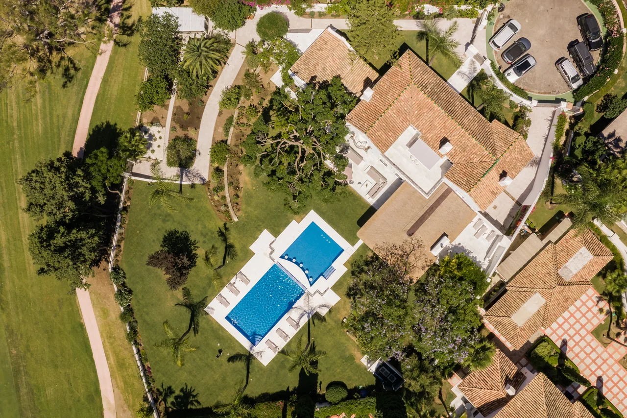 6-bedroom villa in La Cerquilla with private pool and private garden — image 18