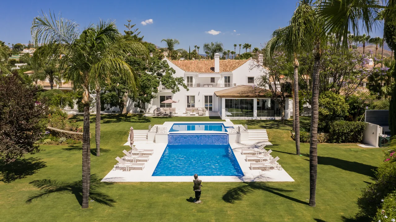 6-bedroom villa in La Cerquilla with private pool and private garden — image 20