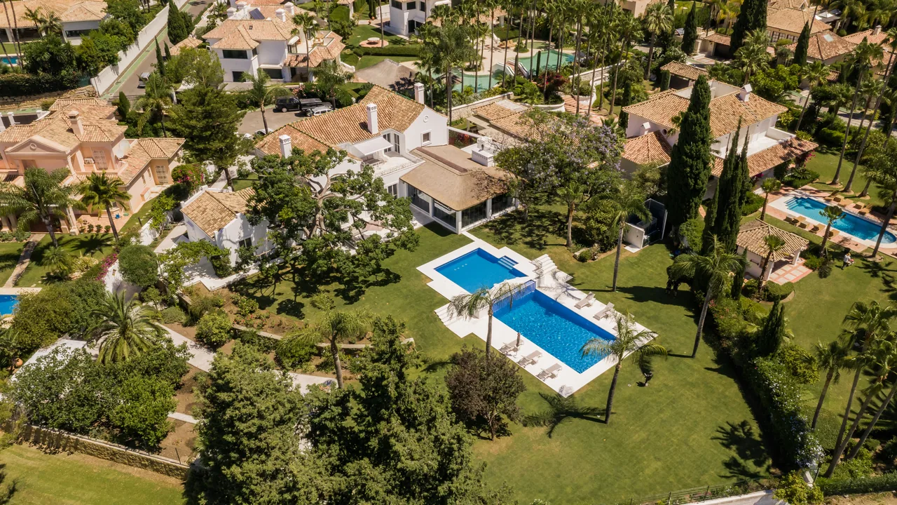 6-bedroom villa in La Cerquilla with private pool and private garden — image 22