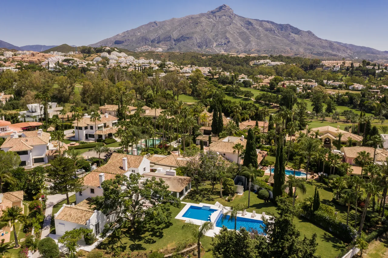 6-bedroom villa in La Cerquilla with private pool and private garden — image 23
