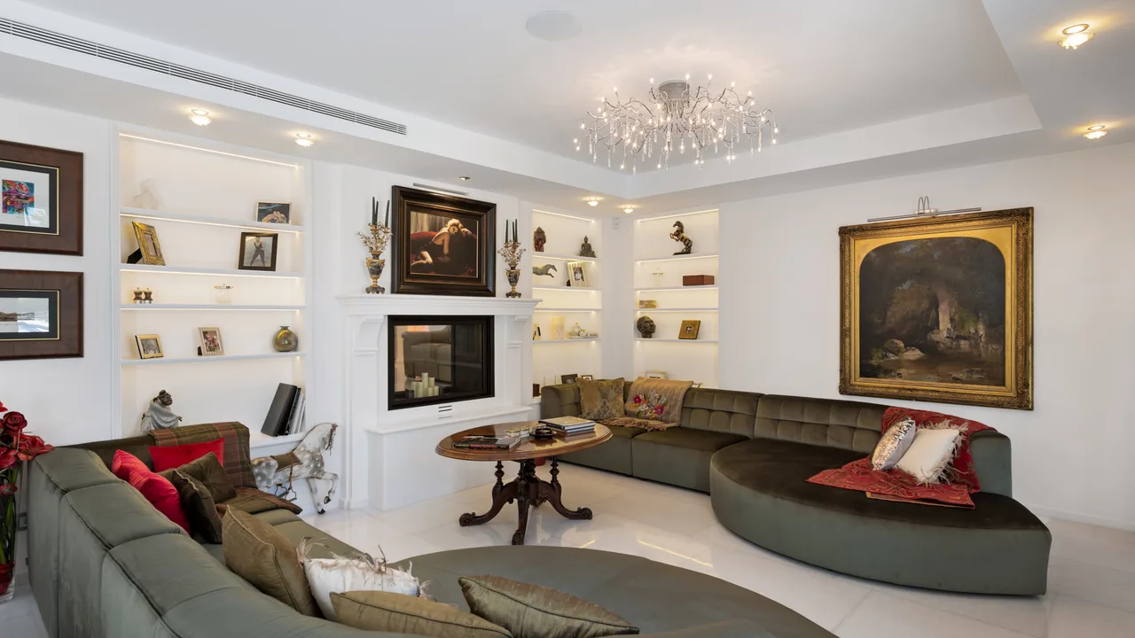 6-bedroom villa in La Cerquilla with private pool and private garden — image 44