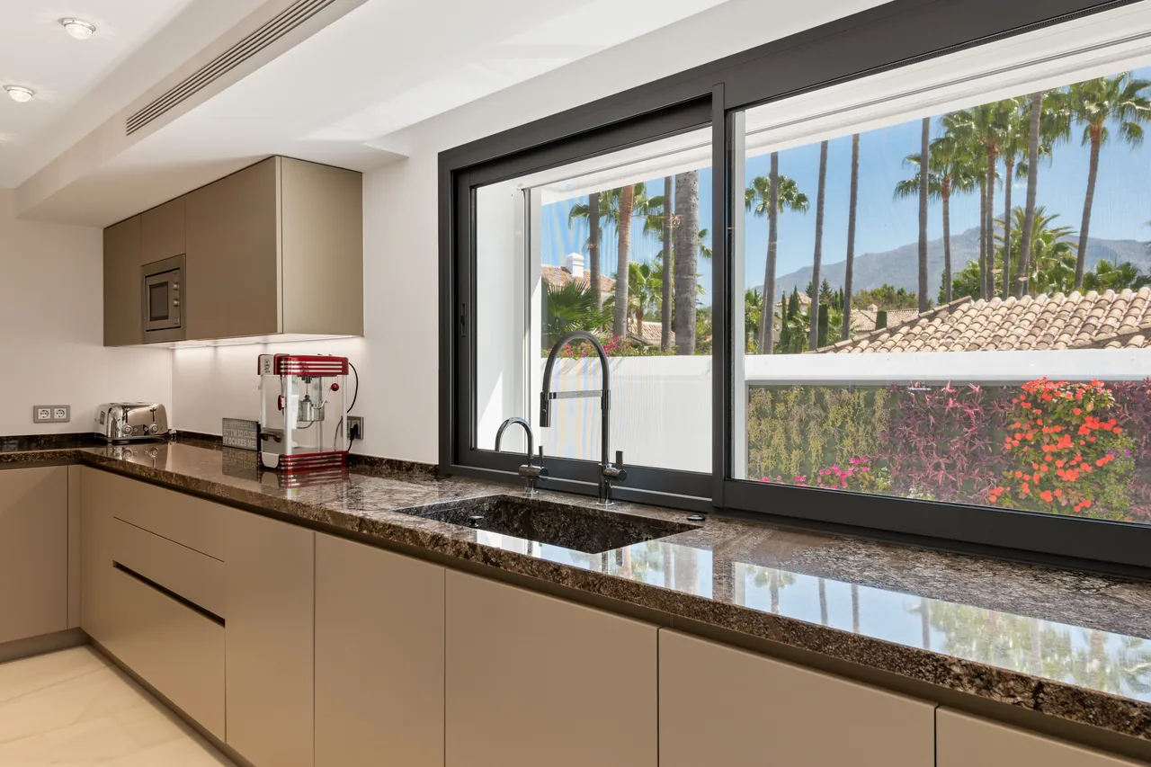 6-bedroom villa in La Cerquilla with private pool and private garden — image 48