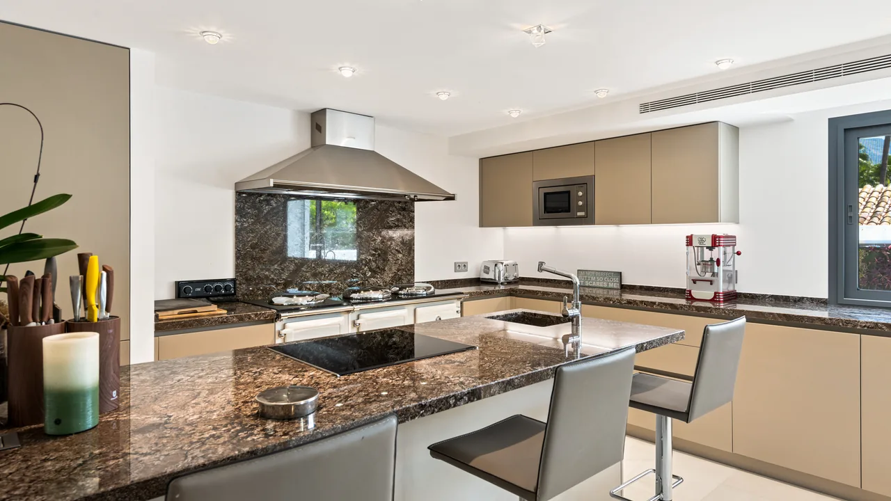 6-bedroom villa in La Cerquilla with private pool and private garden — image 49