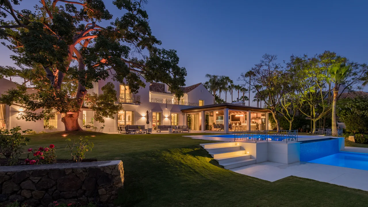 6-bedroom villa in La Cerquilla with private pool and private garden