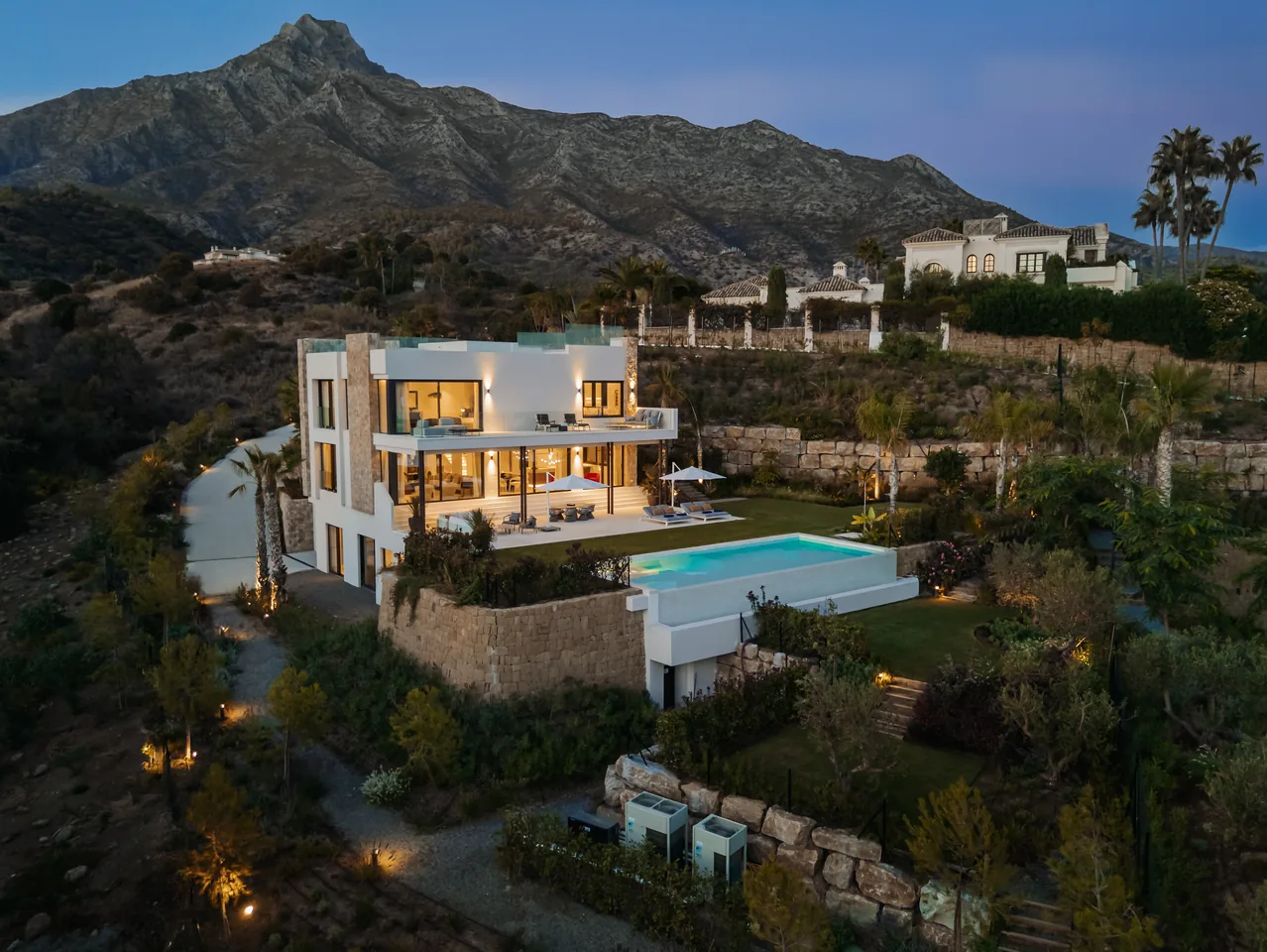 5-bedroom villa in Marbella Hill Club with private pool and private garden — image 3