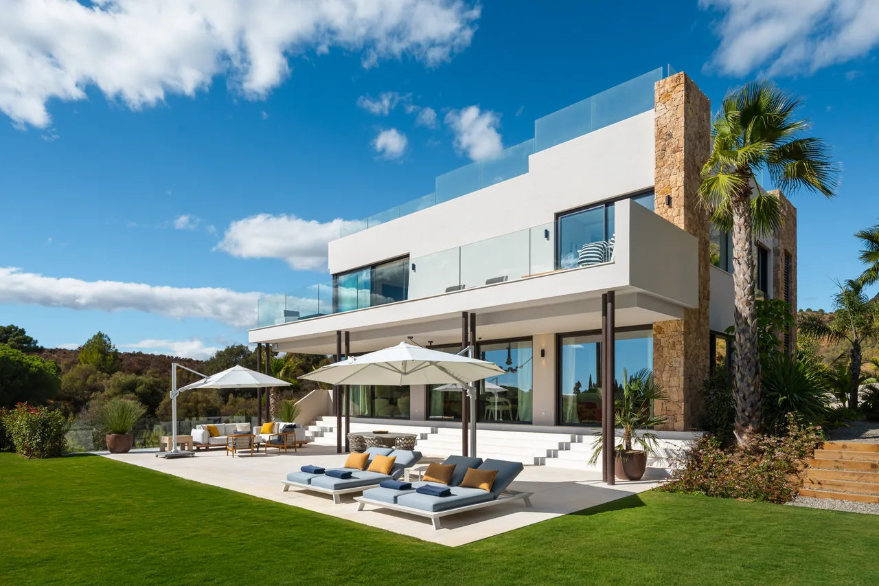 5-bedroom villa in Marbella Hill Club with private pool and private garden — image 5