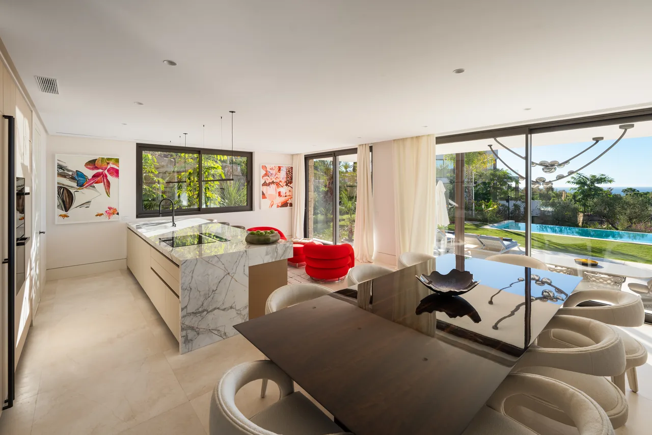 5-bedroom villa in Marbella Hill Club with private pool and private garden — image 8