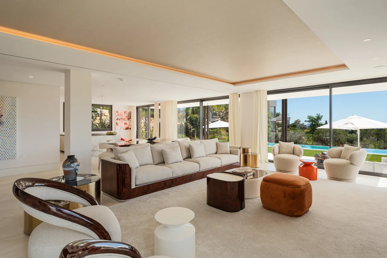 5-bedroom villa in Marbella Hill Club with private pool and private garden — image 9