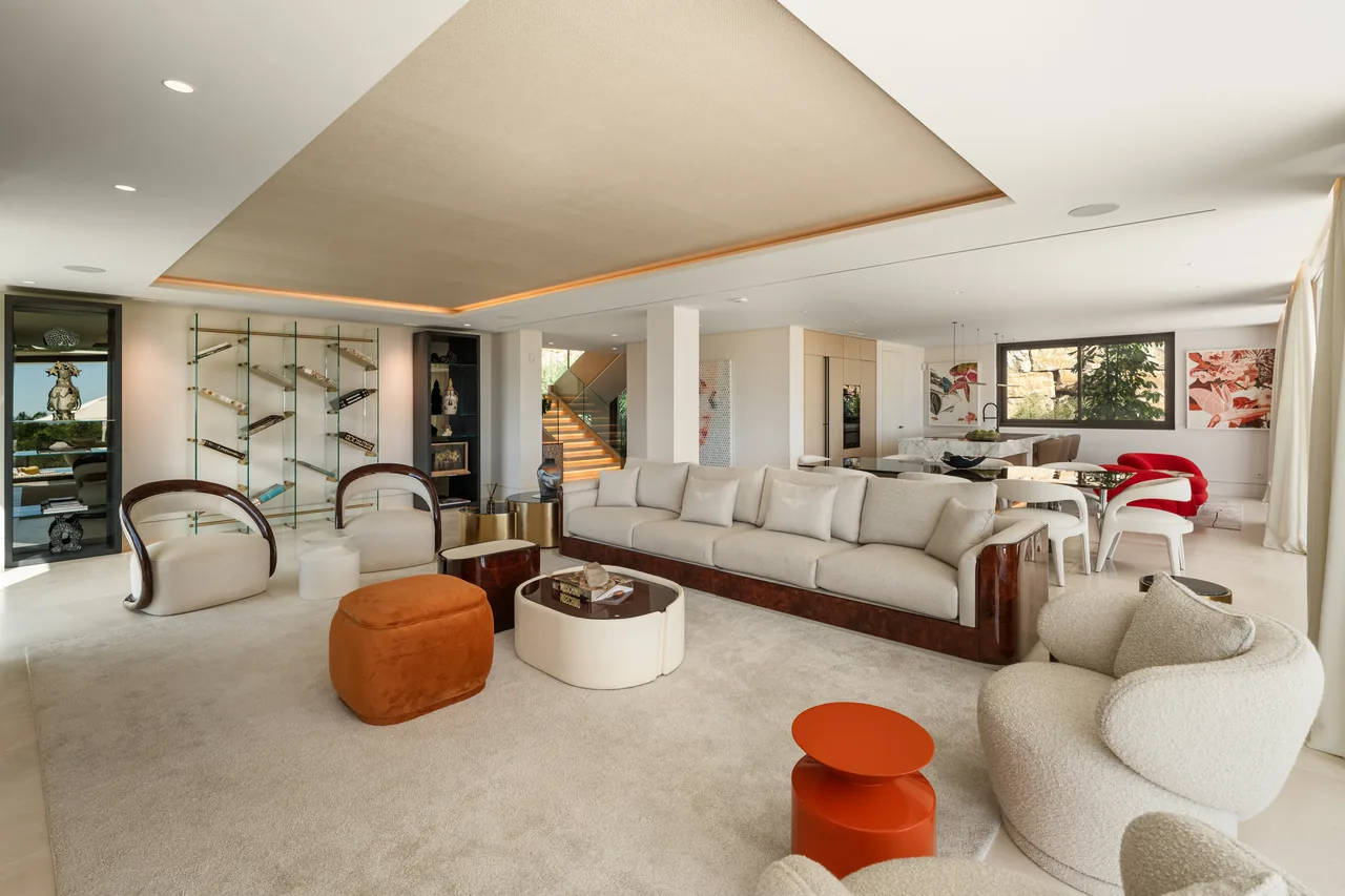 5-bedroom villa in Marbella Hill Club with private pool and private garden — image 10