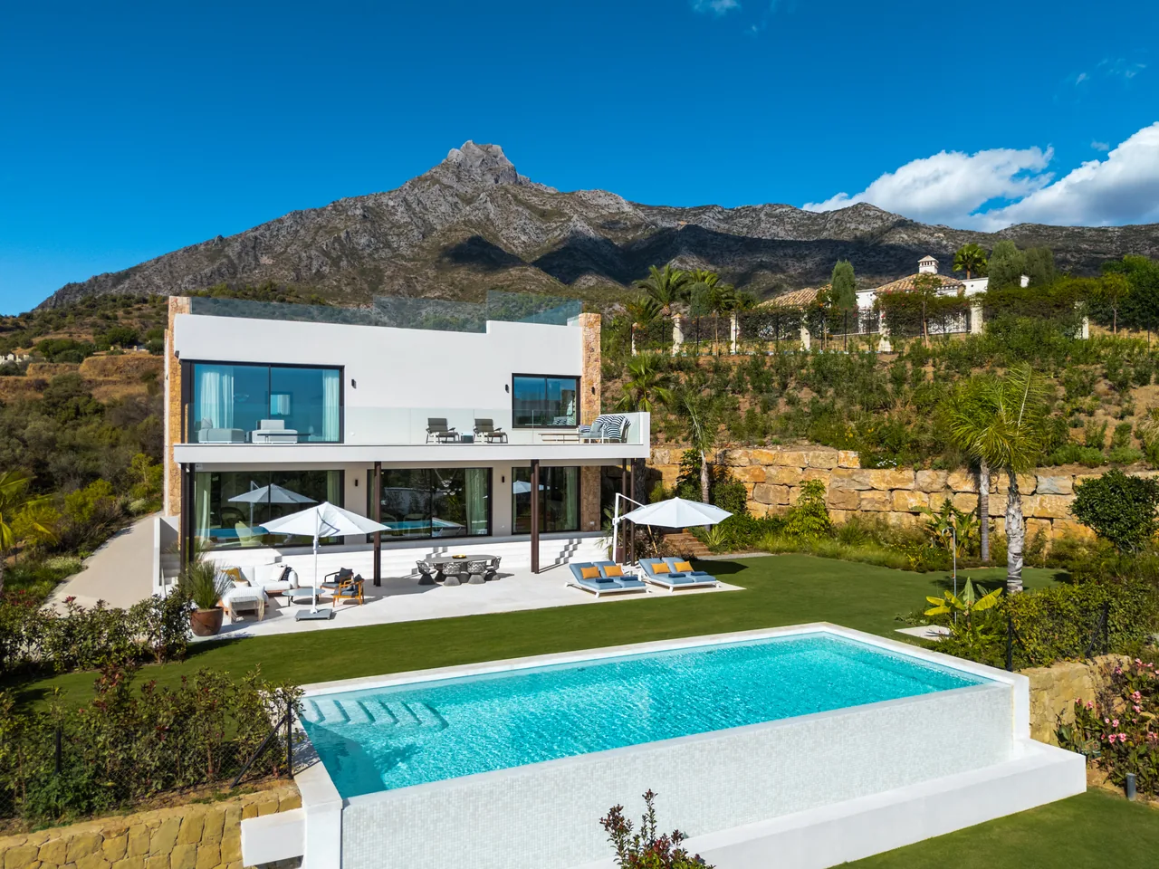 5-bedroom villa in Marbella Hill Club with private pool and private garden — image 11