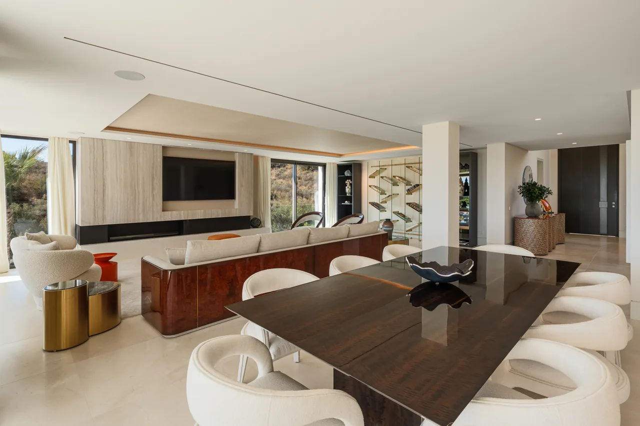 5-bedroom villa in Marbella Hill Club with private pool and private garden — image 12