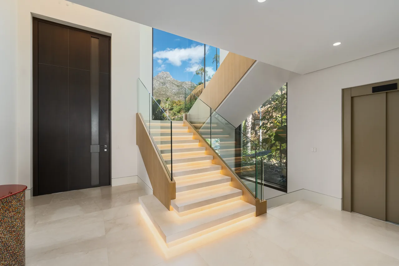 5-bedroom villa in Marbella Hill Club with private pool and private garden — image 14