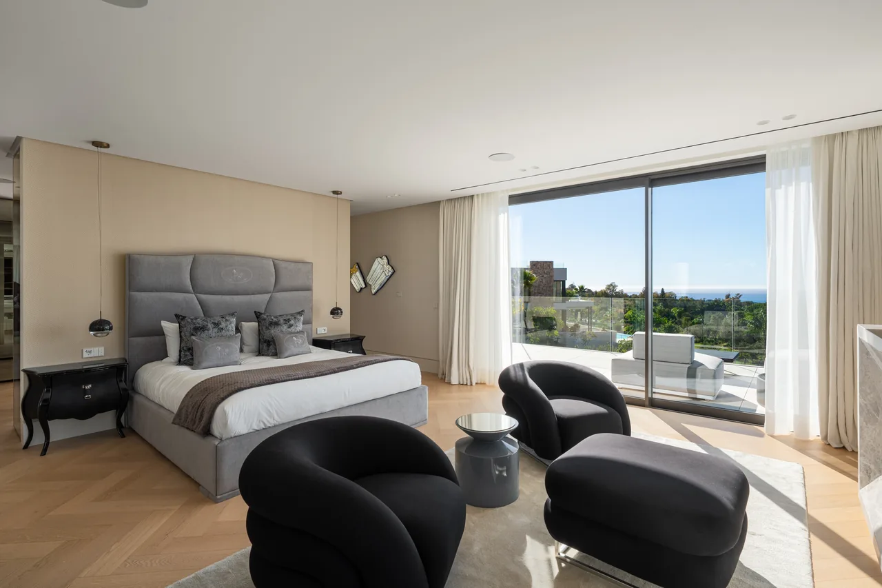 5-bedroom villa in Marbella Hill Club with private pool and private garden — image 15
