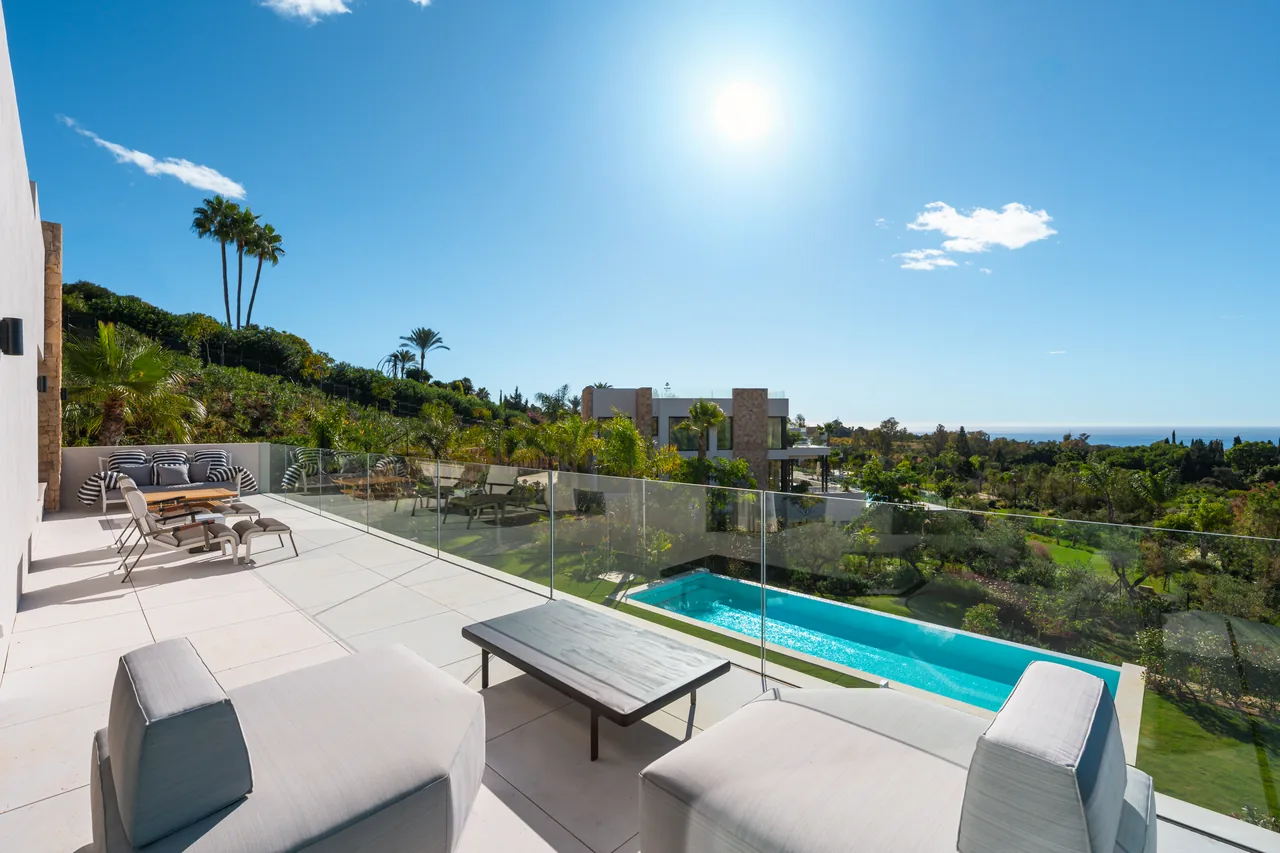 5-bedroom villa in Marbella Hill Club with private pool and private garden — image 17