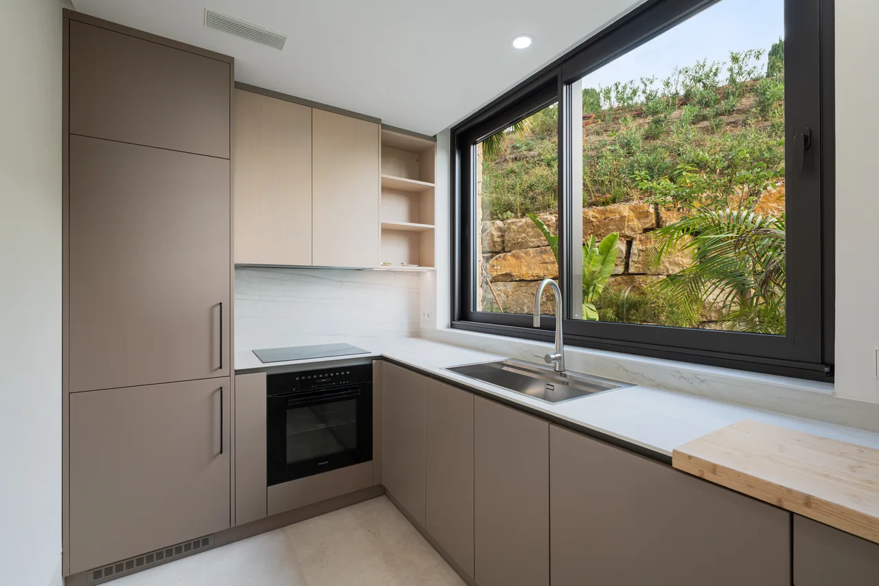 5-bedroom villa in Marbella Hill Club with private pool and private garden — image 30