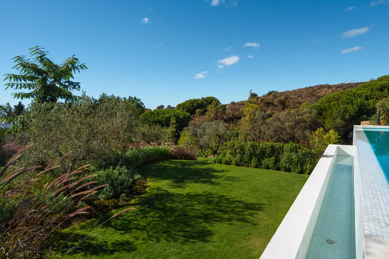 5-bedroom villa in Marbella Hill Club with private pool and private garden — image 32